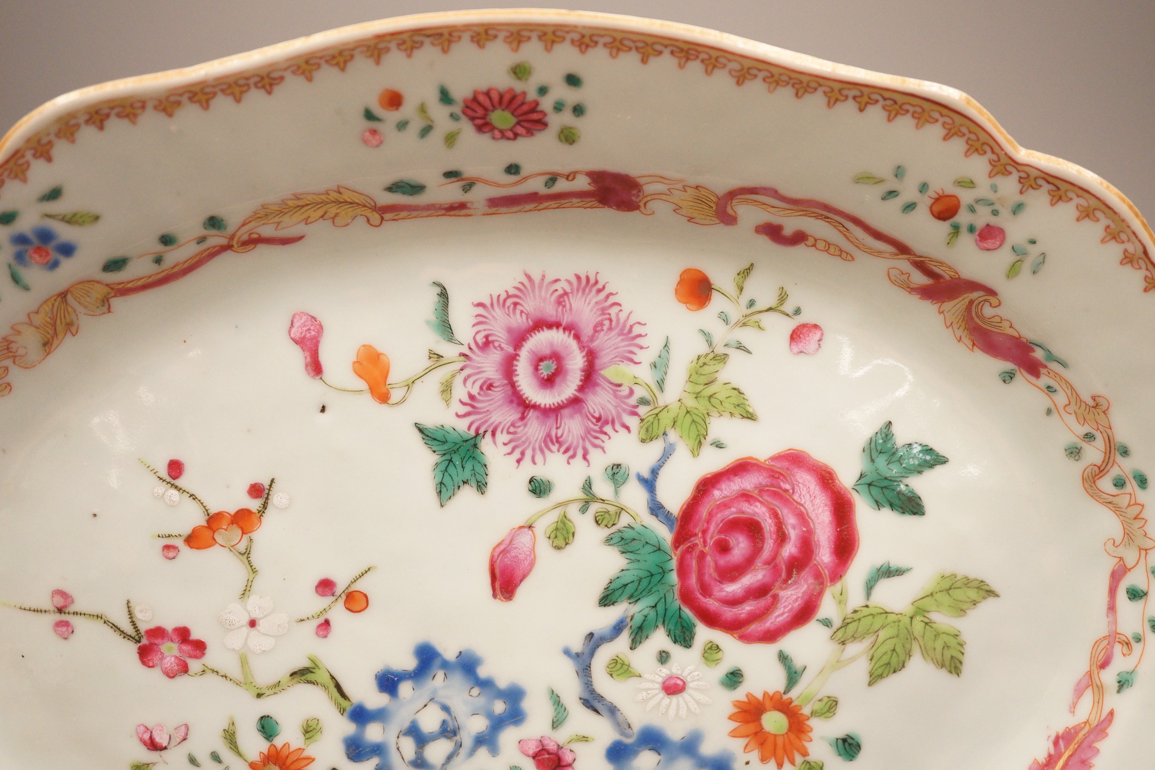 A Chinese export famille rose dish, Qianlong period, 31cm